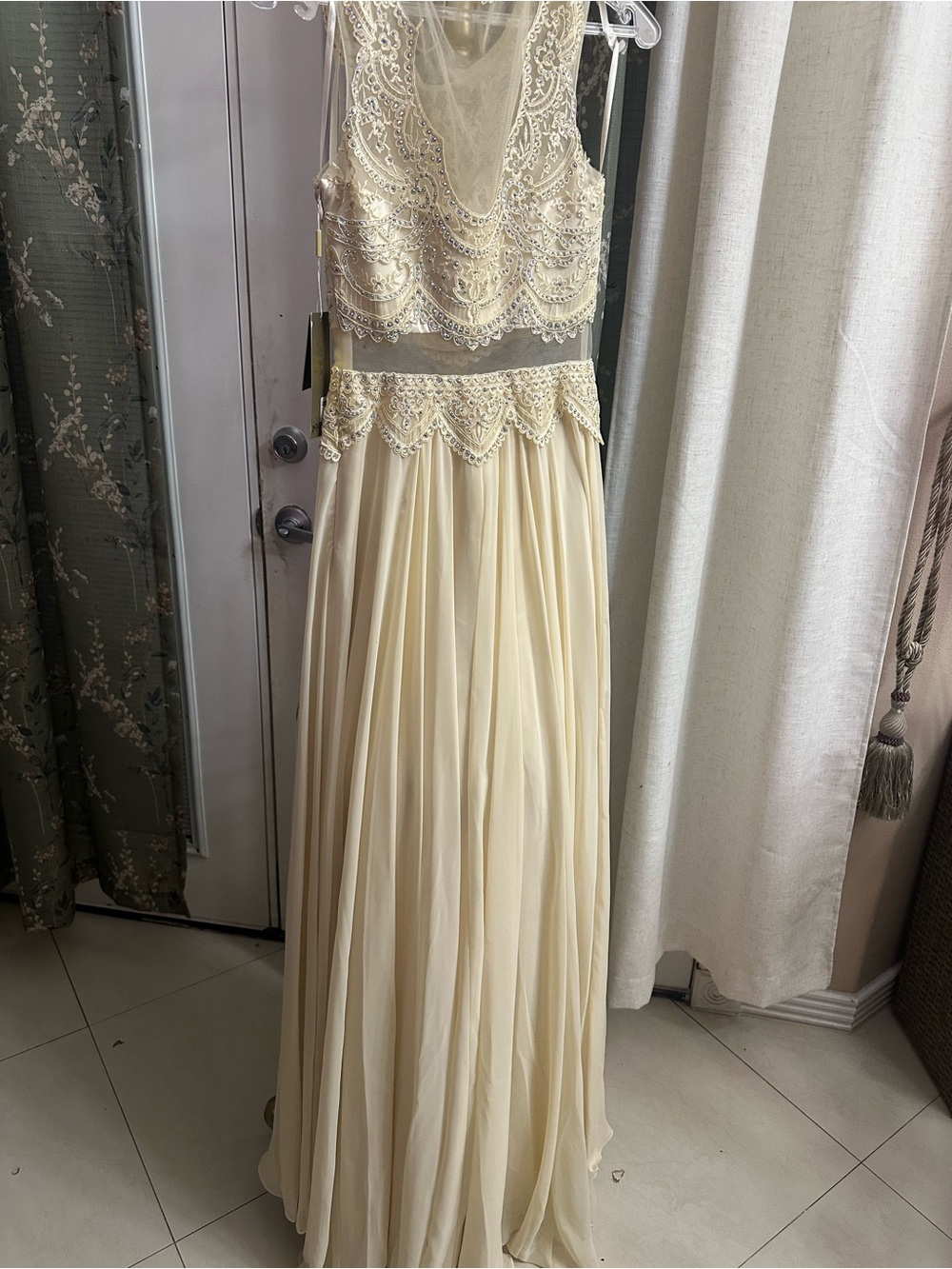 Aspeed Ivory Beaded Lace Chiffon Gown with Scalloped Waist
